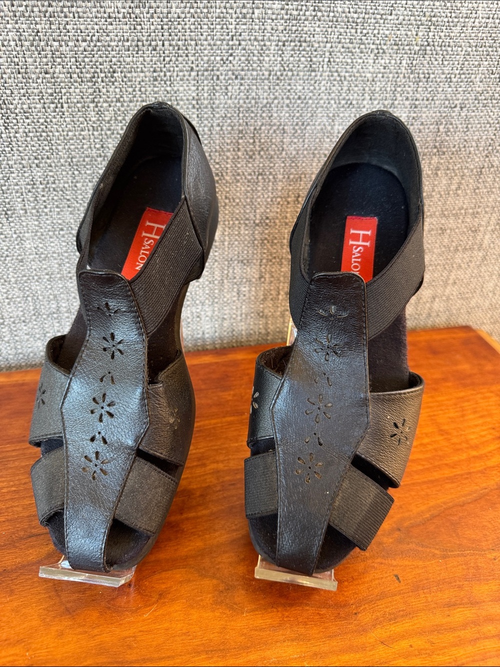 H Salon Black Laser Cut Floral Cage Sandals Strappy Flats Size 9